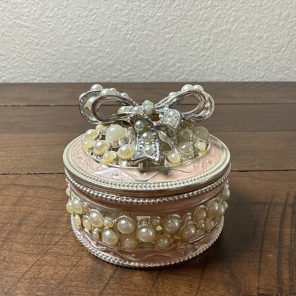 Vintage Pearl and Bow - Silver Pink Hinged Trinket Box - Magnetic Closure